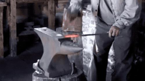 用小小的钉子做武器,钉子是怎么做出来