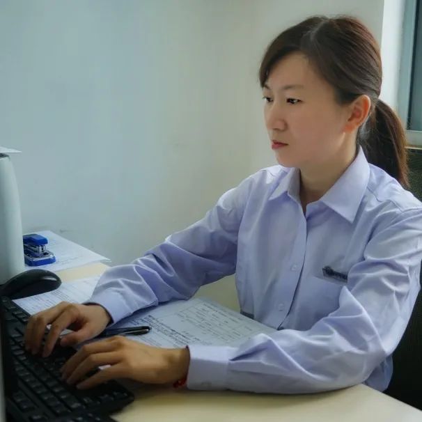 国庆我在岗向国庆献礼,中秋国庆双节我在岗文案