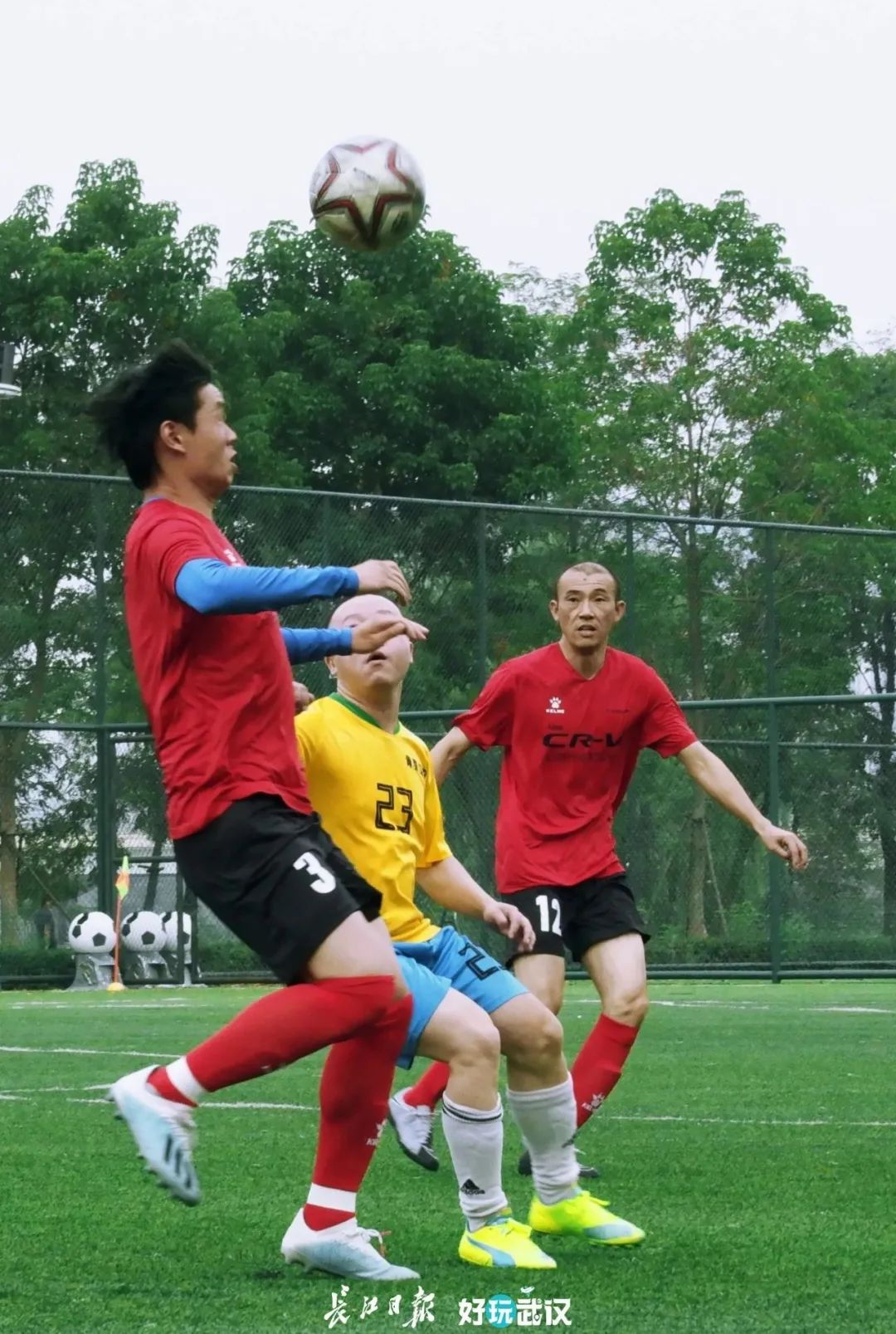 职工足球赛在胜利中落下帷幕,长江杯武汉职工足球