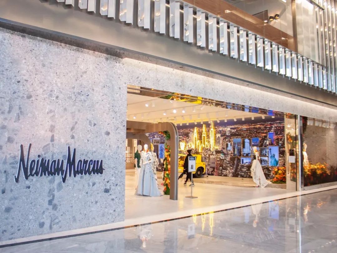 冰火两重天:三亚免税店一天卖1亿,香港药妆店游客“清零”|一周全球观察