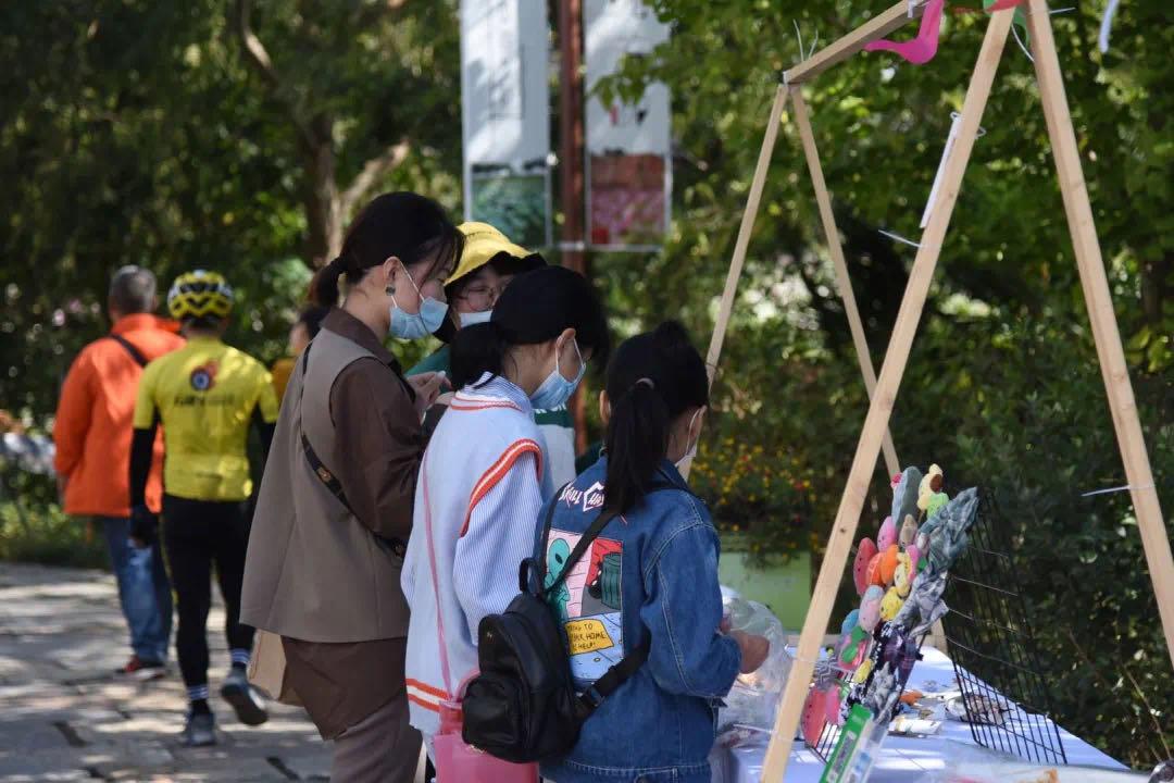 存款超200万家庭,八天突破100万粉丝