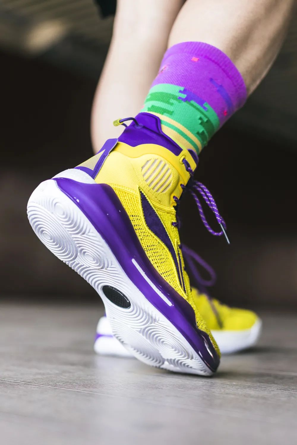 “湖人冲冲日”被割韭菜！4千买湖人Dunk半月暴跌1500！最惨的是...