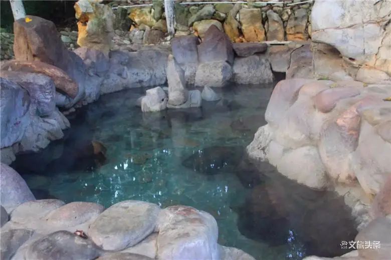 泡温泉红河州,红河州哪里有室内单独泡温泉的