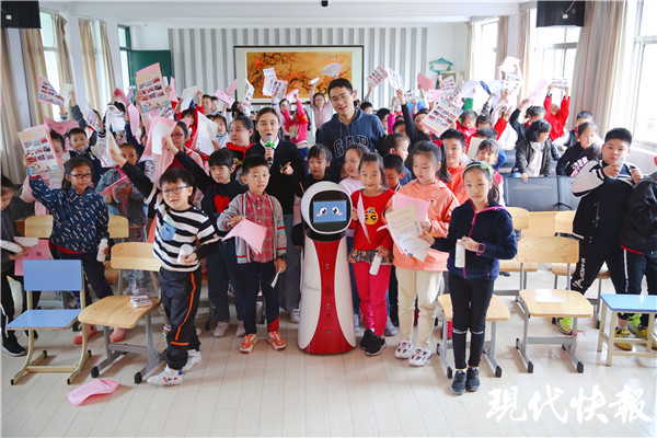 把苜蓿草带进课堂，快宝和南京察哈尔路小学萌娃们一起“涨姿势”