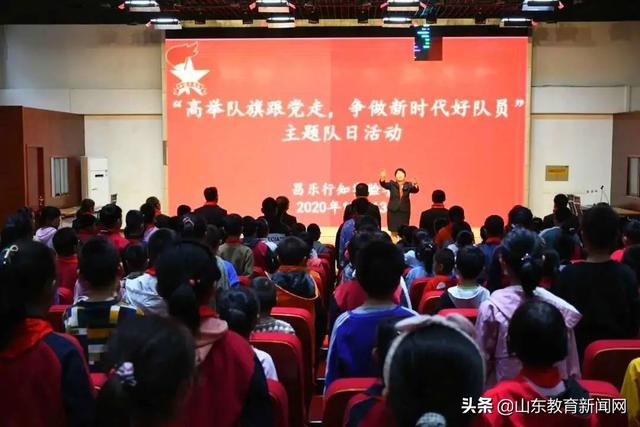 高举团旗跟党走黑板报,高举团旗跟党走主题板报