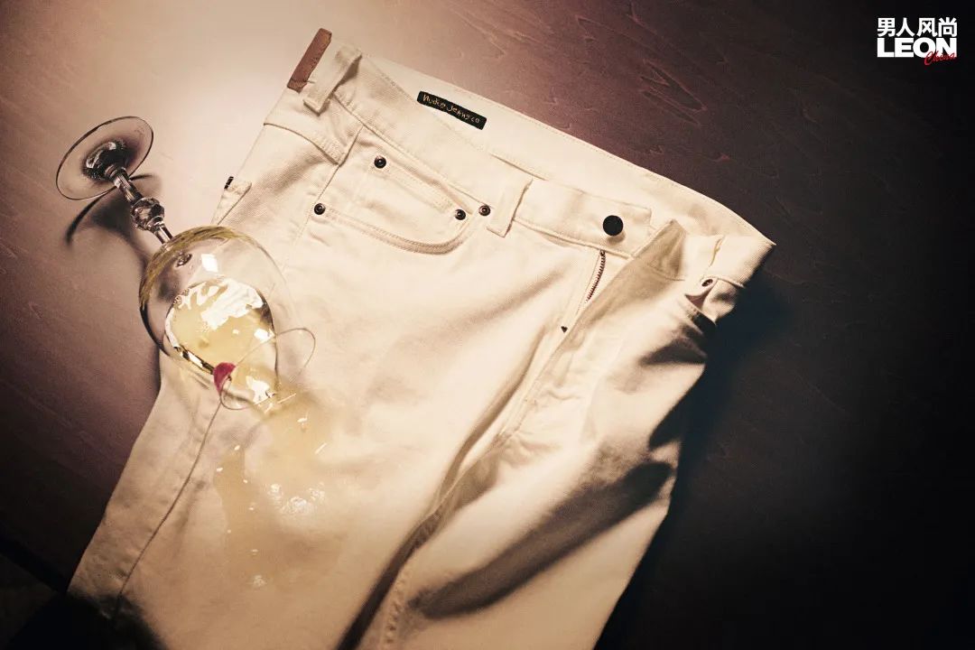 直筒牛仔秋天穿搭小技巧 (牛仔同色系穿搭)