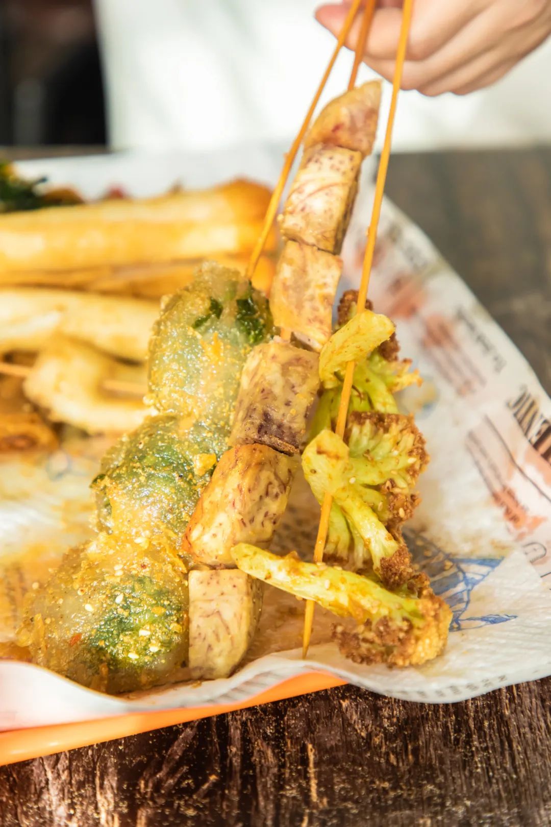 覆盖5个区，这7家“又小又旧”的炸串店，抚慰了不少深夜打工人