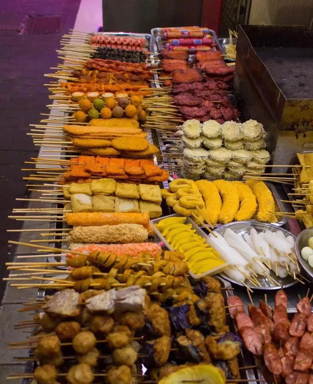 覆盖5个区，这7家“又小又旧”的炸串店，抚慰了不少深夜打工人