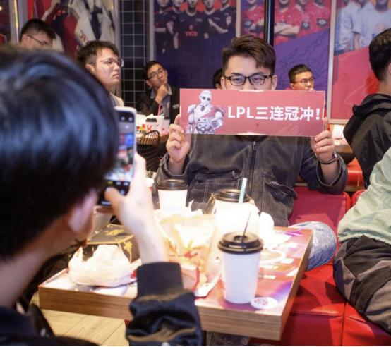 s10英雄联盟总决赛最后决赛,英雄联盟s10全球总决赛学校食堂