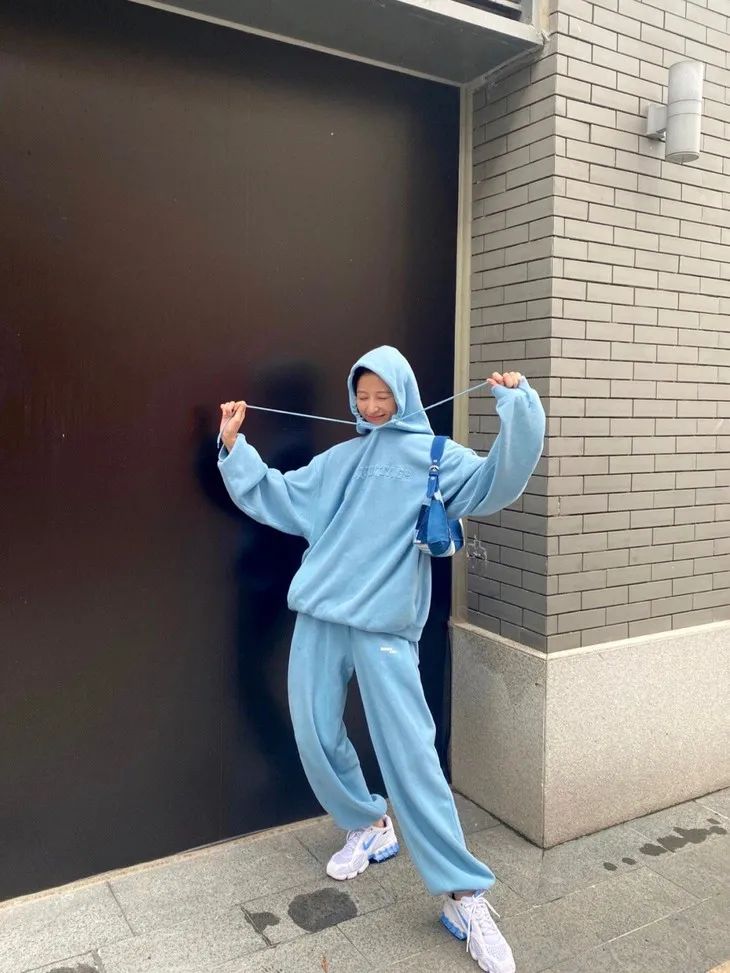 卫衣无帽赵露思,卫衣赵露思