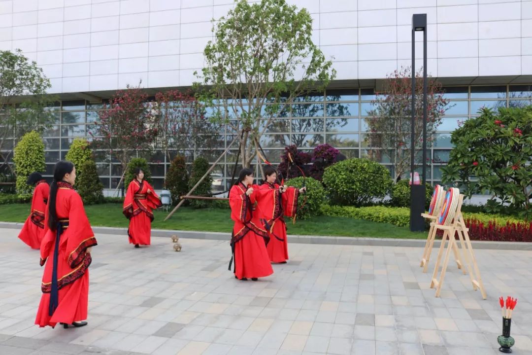 中国传统体育项目踢毽子,踢毽子户外运动