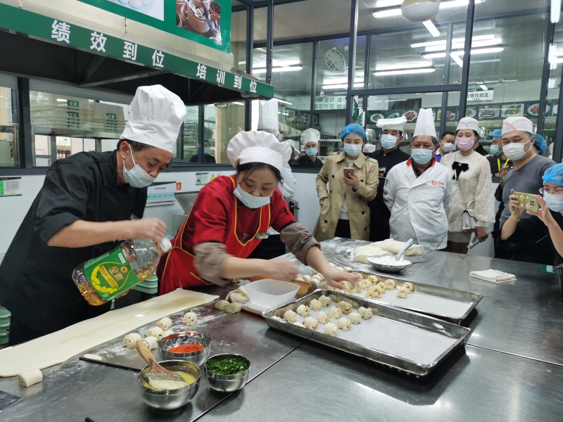 小学厨艺大比拼活动,思源实验小学厨艺大赛