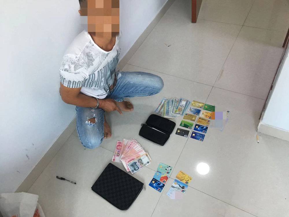 银行卡遭复制四川眉山女子一分钟被盗刷30万