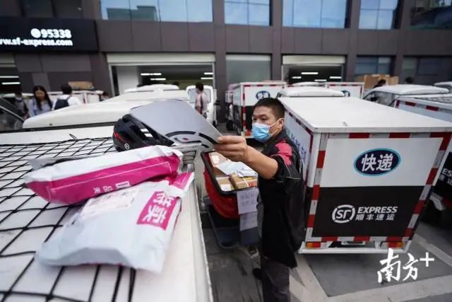 双十一堆成山的快递如何派件？东莞快递人这样做！