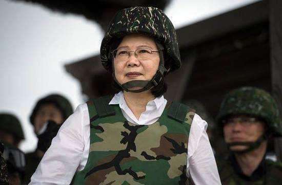 连续军购、试射挑衅：台当局各种炒作给自己壮胆