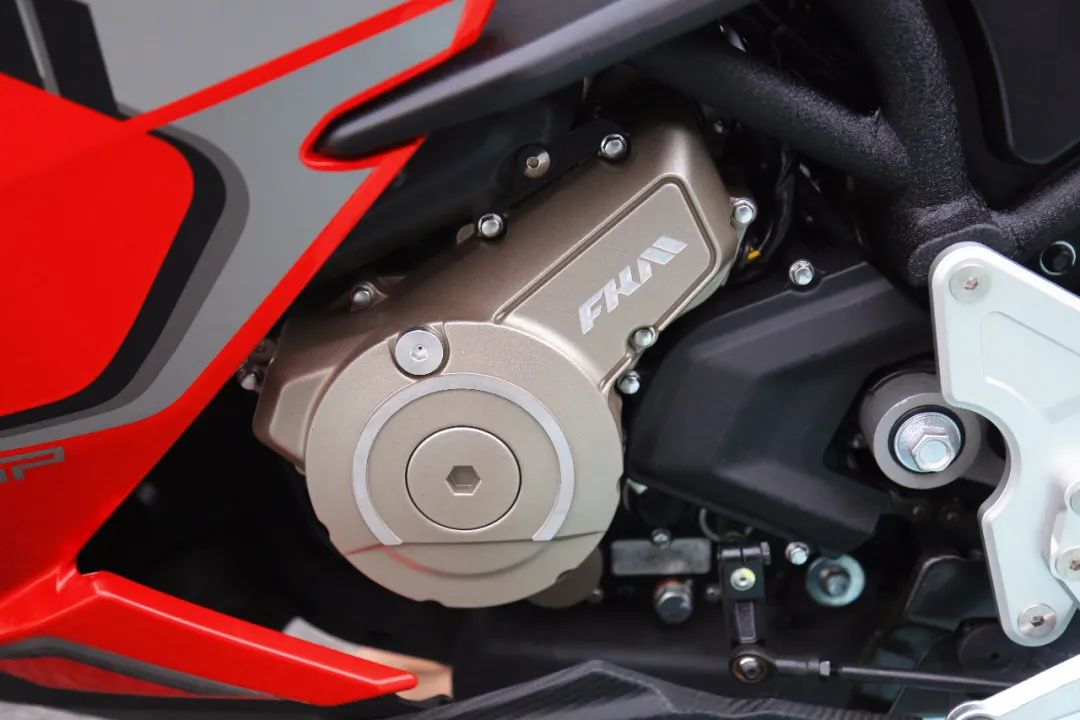 最便宜的双缸250仿赛,250双缸仿赛单摇臂