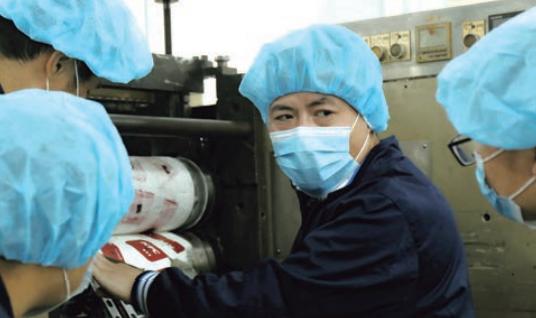 这些受表彰的集体和个人你认识吗,上海有谁受到表彰了