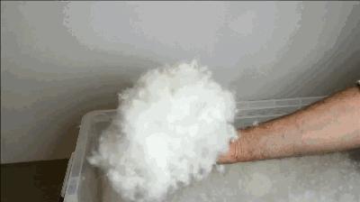 羽绒服千万别乱买这样穿又暖又美,羽绒服穿大的暖还是贴身的暖