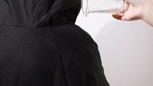 羽绒服千万别乱买这样穿又暖又美,羽绒服穿大的暖还是贴身的暖