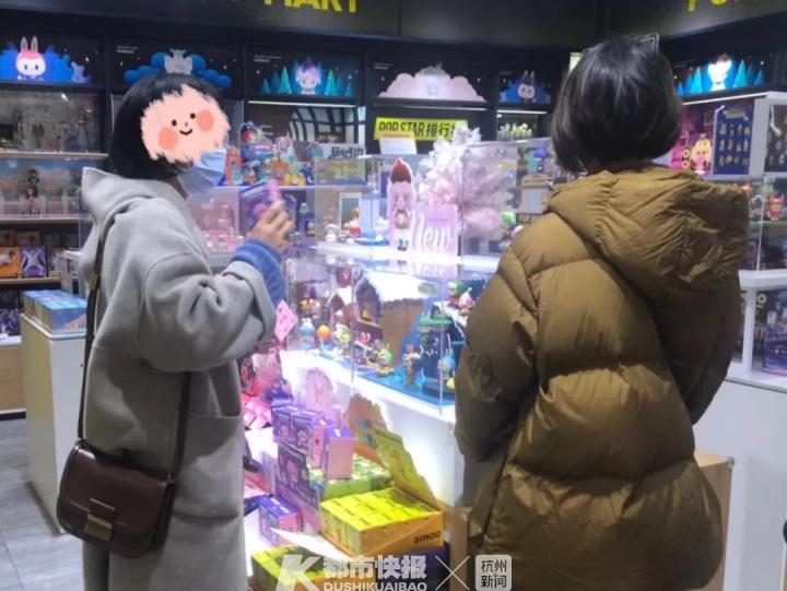 标价59元成本17元,半年卖出8个亿!年轻人买上瘾的这种娃娃,本周五要上市了