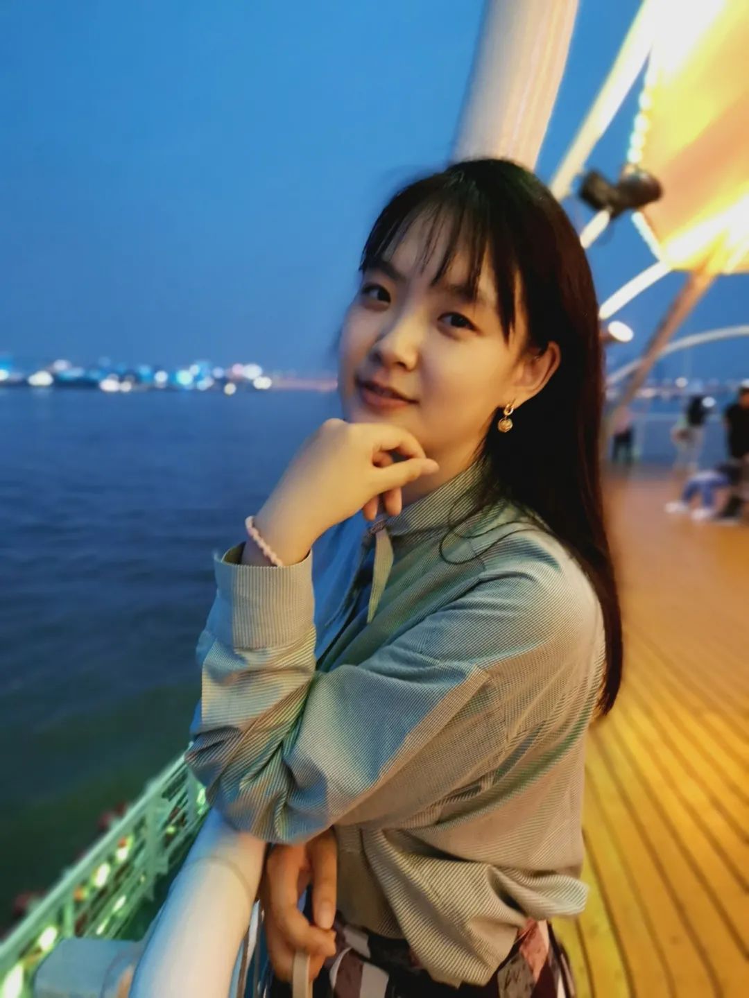 向优秀青年看齐,向优秀的人才们看齐的表现