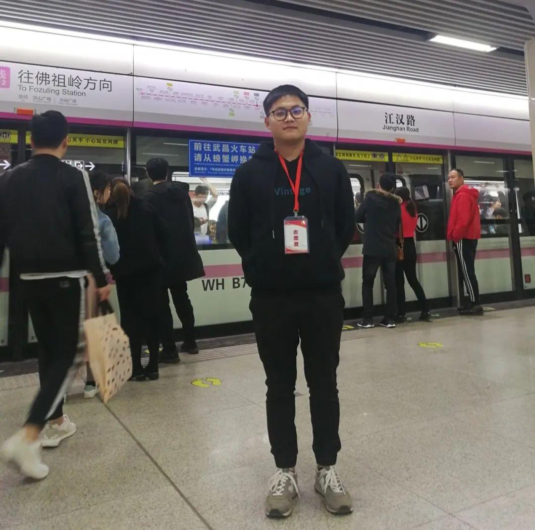 向优秀青年看齐,向优秀的人才们看齐的表现