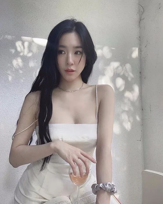 钻石美貌,欧化了TiffanyYoung真像韩艺瑟和徐睿知的合体
