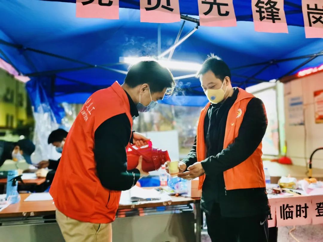 大浪街道拍了拍“你”，并递上2020成绩单