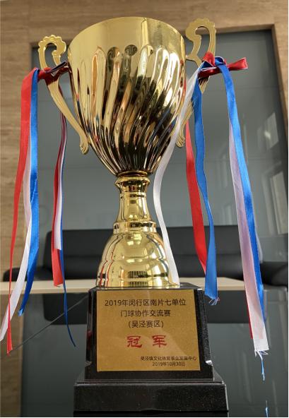 浦锦街道生活日记——“锦”彩群文丨有这么一群活跃在300平米绿茵场上的老小孩以球会友尽显夕阳风采