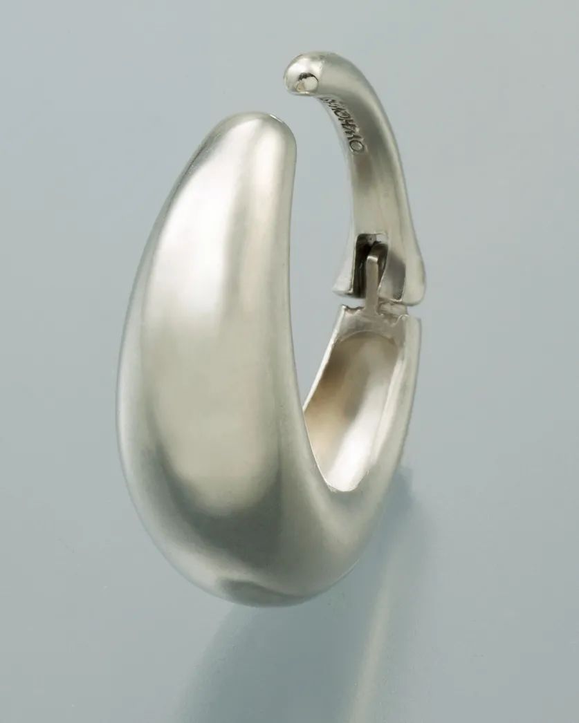 没有女人能拒绝一辆豪车,没有女人能拒绝香水