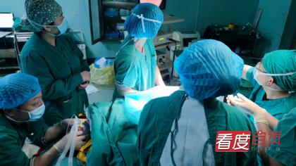 五岁女宝宝有白色的异物还有异味,10岁女童身上有异物