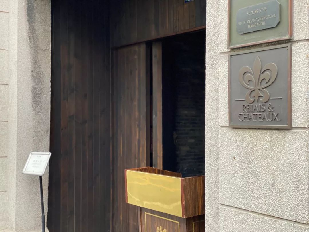 杭州湖边邨酒店怎么订便宜,西湖边住宿酒店哪个好