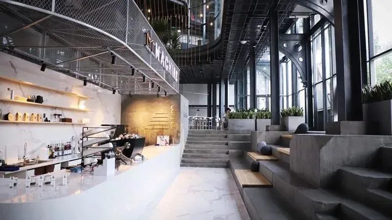 你家楼下的免费展览空间，晒着暖烘烘的太阳散步去吧