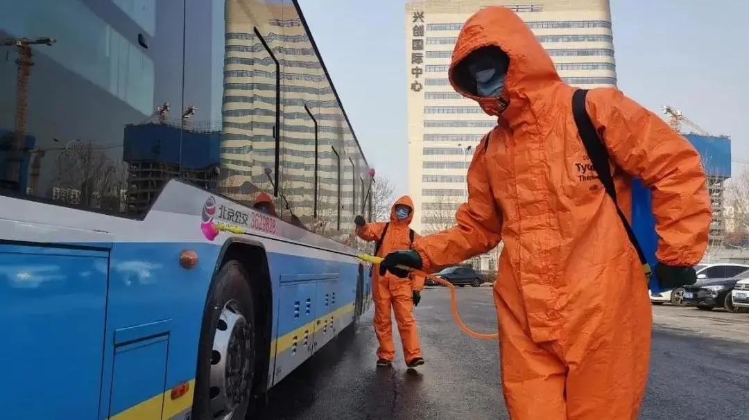 如果祖国有颜色那一定是中国红,如果战疫有颜色