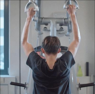 李嗣镕帅气视频,前国脚李明之子李嗣镕颜值