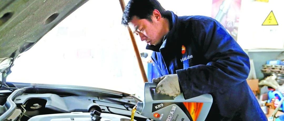 车跑了4千公里机油变黑怎么回事,摩托车机油变黑不换有什么后果