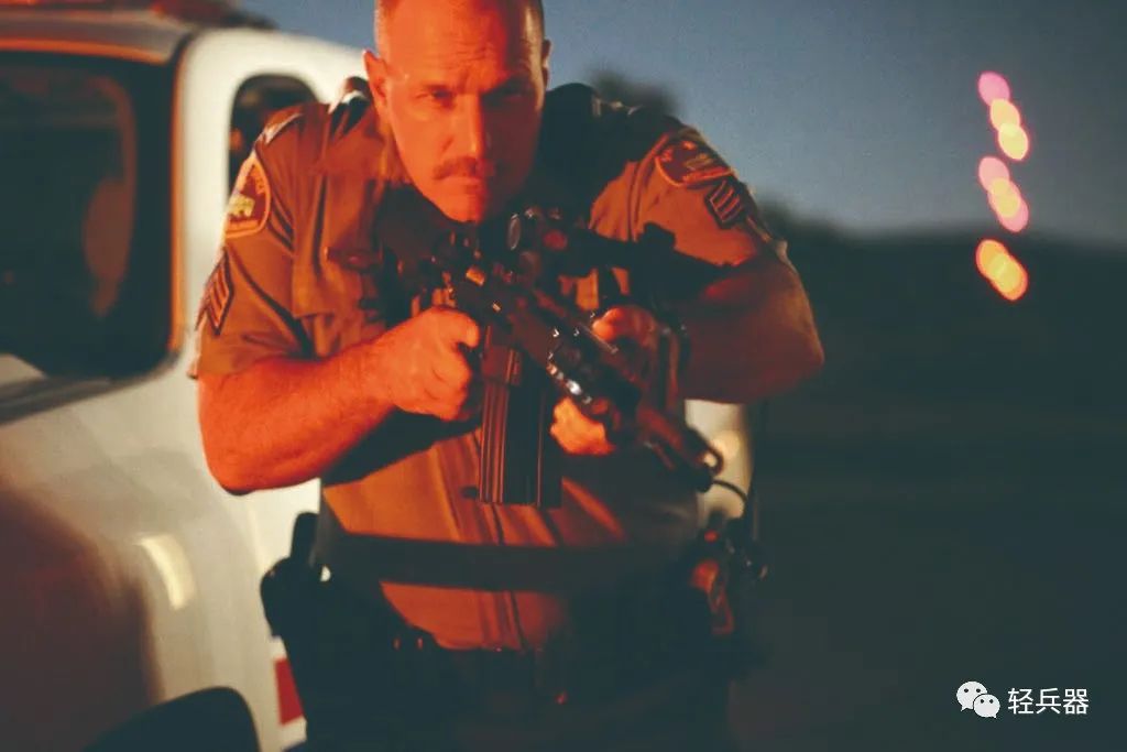 “套娃”式消焰器、加大号的拉机柄……3个版本的BCM公司MID16卡宾枪，优化使用体验