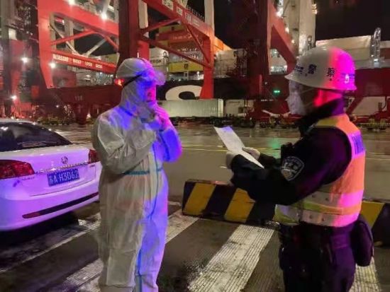 上海防疫公安干警坚守一线,坚守国门出入境民警的战役