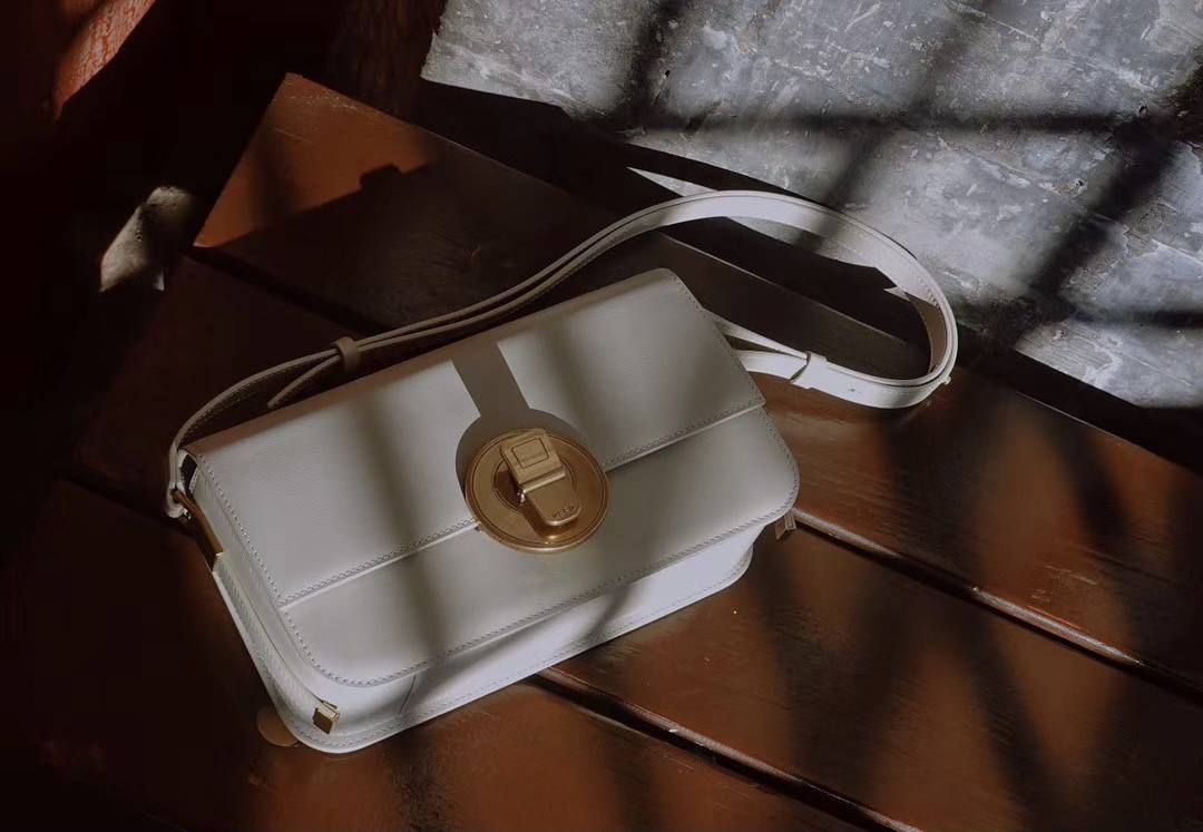 切入千元轻奢价格带，包袋品牌「PECO」希望满足职场女性“不被审视”的需求