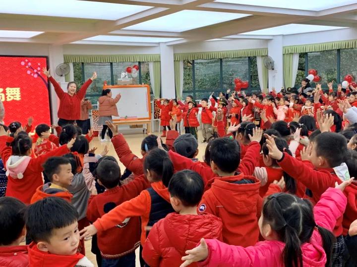 牛年幼儿园开学典礼视频,牛年创意春节幼儿园开学仪式