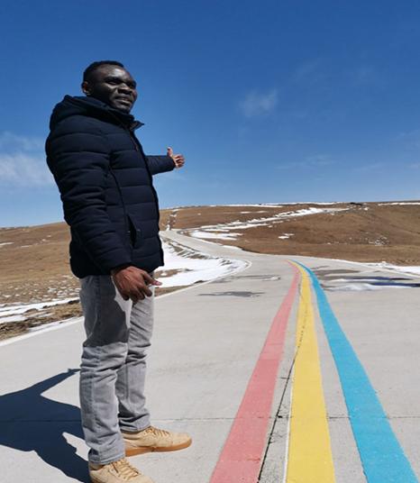 “解码幸福阿坝外国友人脱贫攻坚采风行”活动成功举行