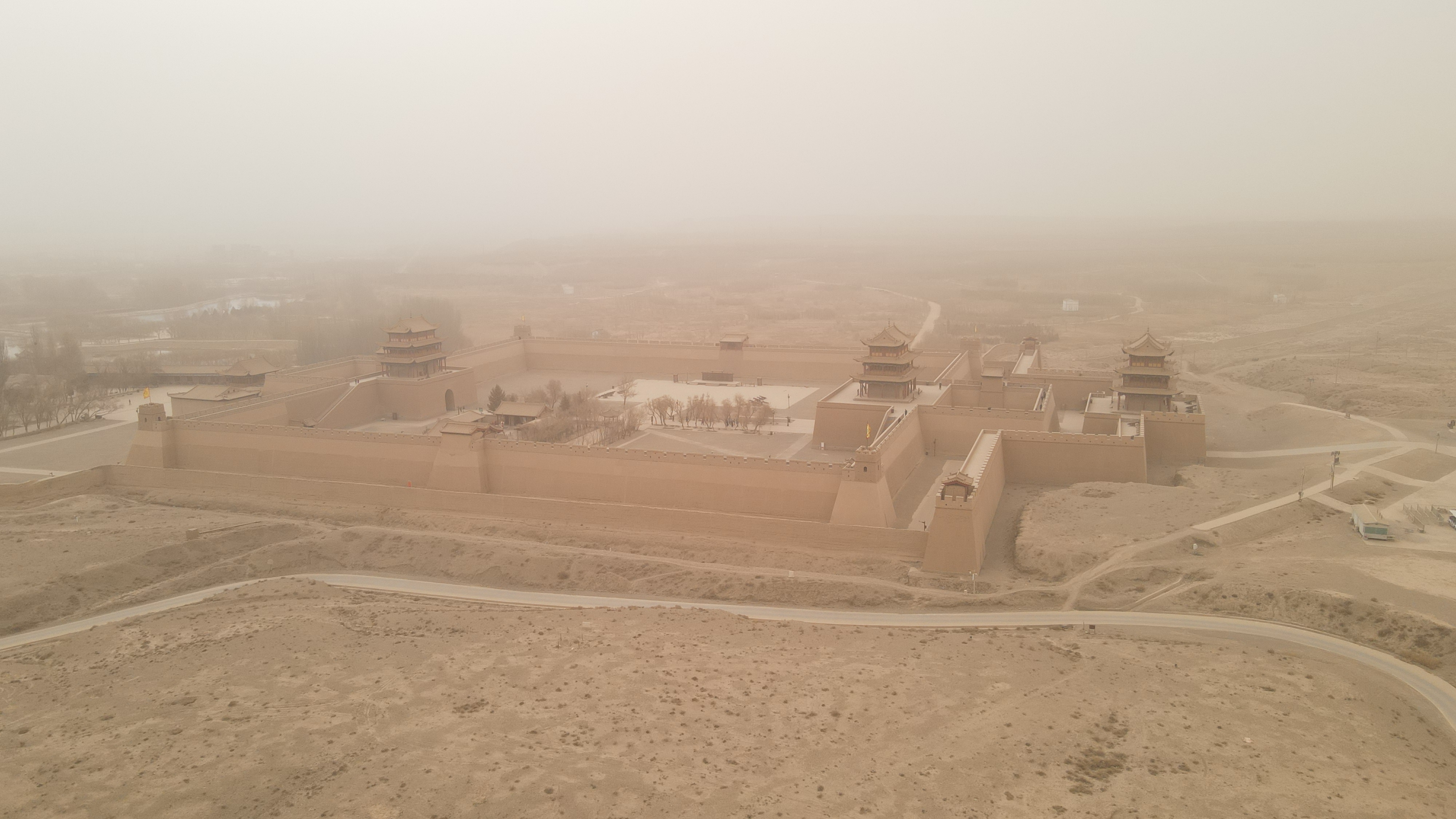 甘肃嘉峪关今天有大风吗,甘肃嘉峪关出现浮尘天气