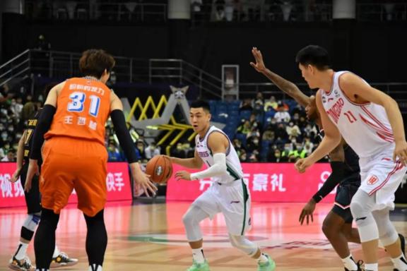 近5万球迷现场见证京鲁大战,现场感受中国足球球迷热血沸腾