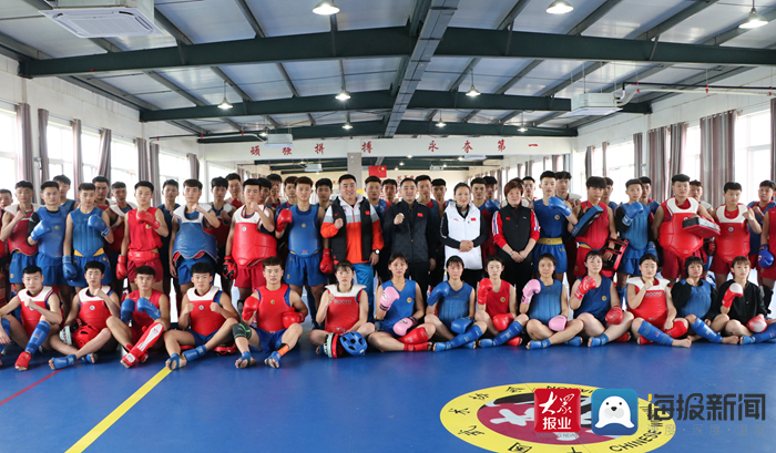 世界冠军组团来袭,世界冠军回学校参加运动会