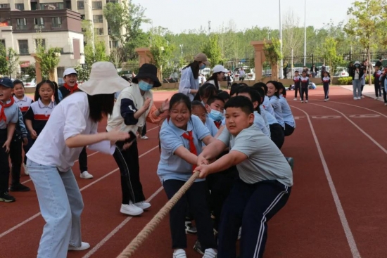 郑州市金水区艺术小学宏康校区成功举办春季运动会暨“体艺结合”表现性评价活动
