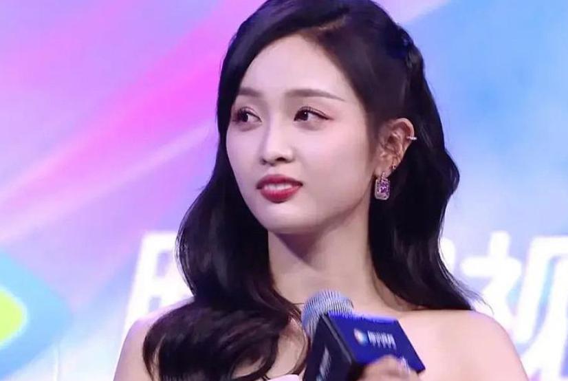 明星做烤瓷牙变凸嘴,明星烤瓷牙凸嘴