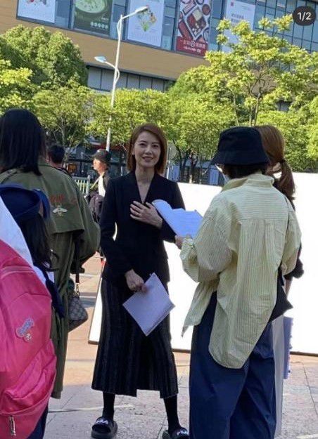 赵又廷高圆圆挽手逛街,赵又廷高圆圆好看照片