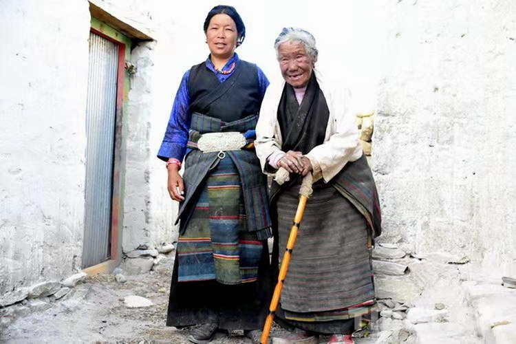 乐于助人警察,乐于助人的暖心民警