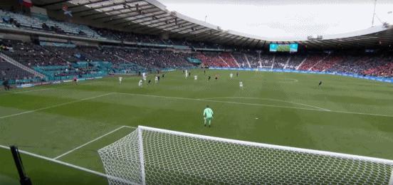 希克45米超远吊射捷克2-0苏格兰,希克惊天远射捷克力擒苏格兰