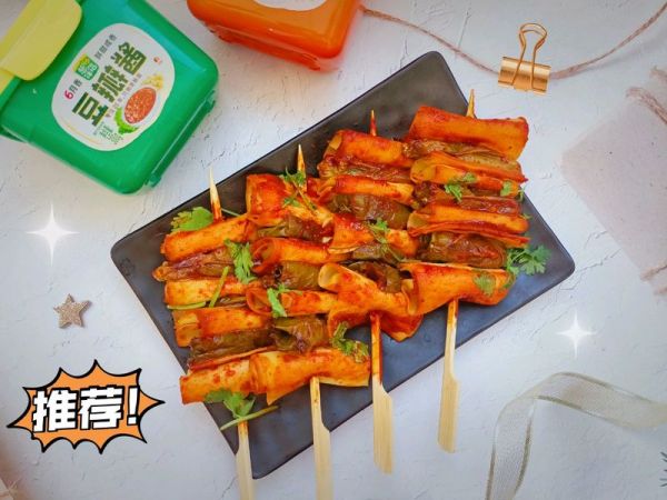 #一勺葱伴侣,成就招牌美味#夏天是属于辣椒豆皮串串的季节